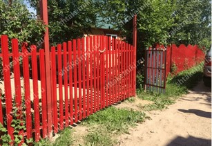 Забор евроштакетник горокой в Санкт-Петербурге цвет рубин